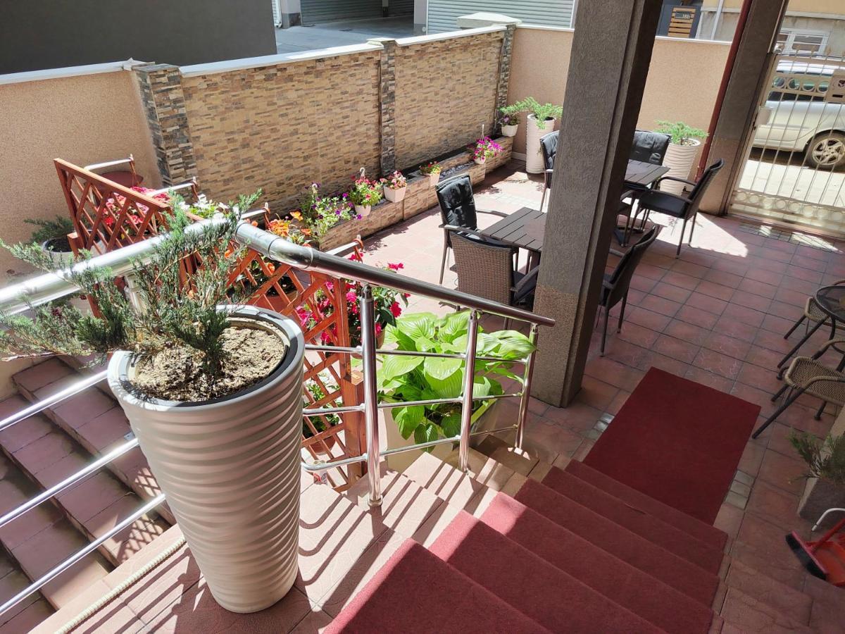 Ni Bed And Breakfast Majesty المظهر الخارجي الصورة