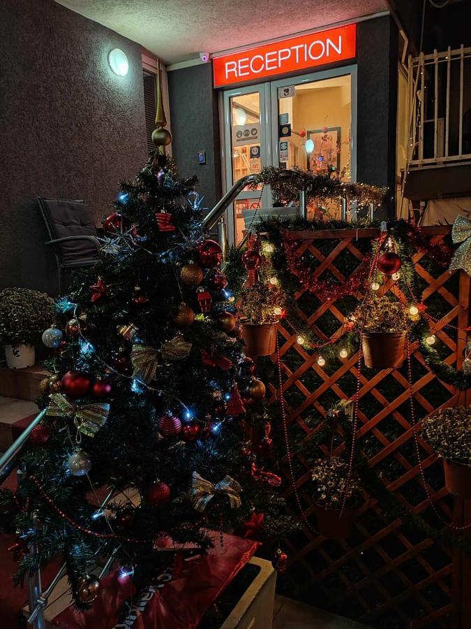 Ni Bed And Breakfast Majesty المظهر الخارجي الصورة