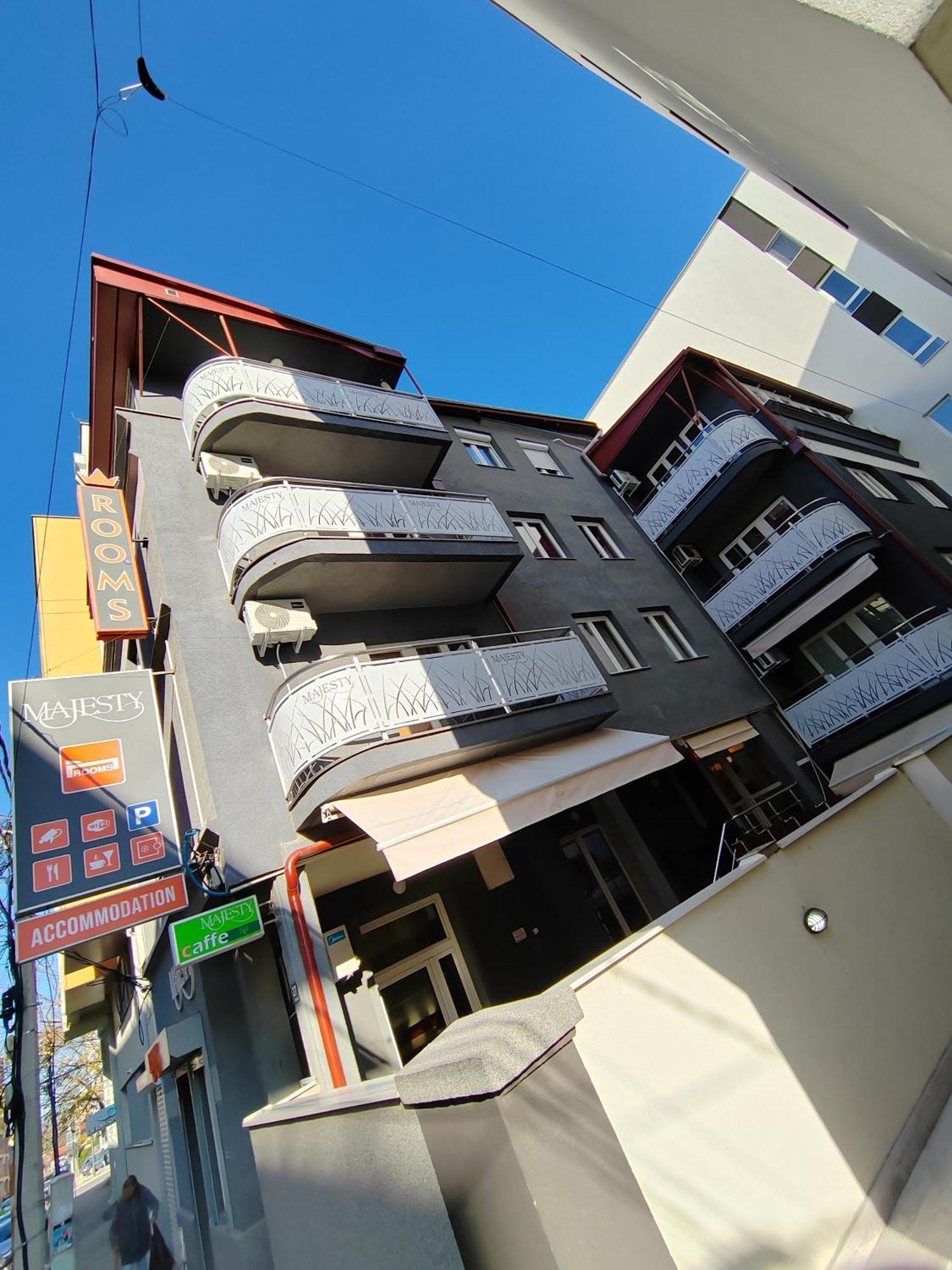 Ni Bed And Breakfast Majesty المظهر الخارجي الصورة