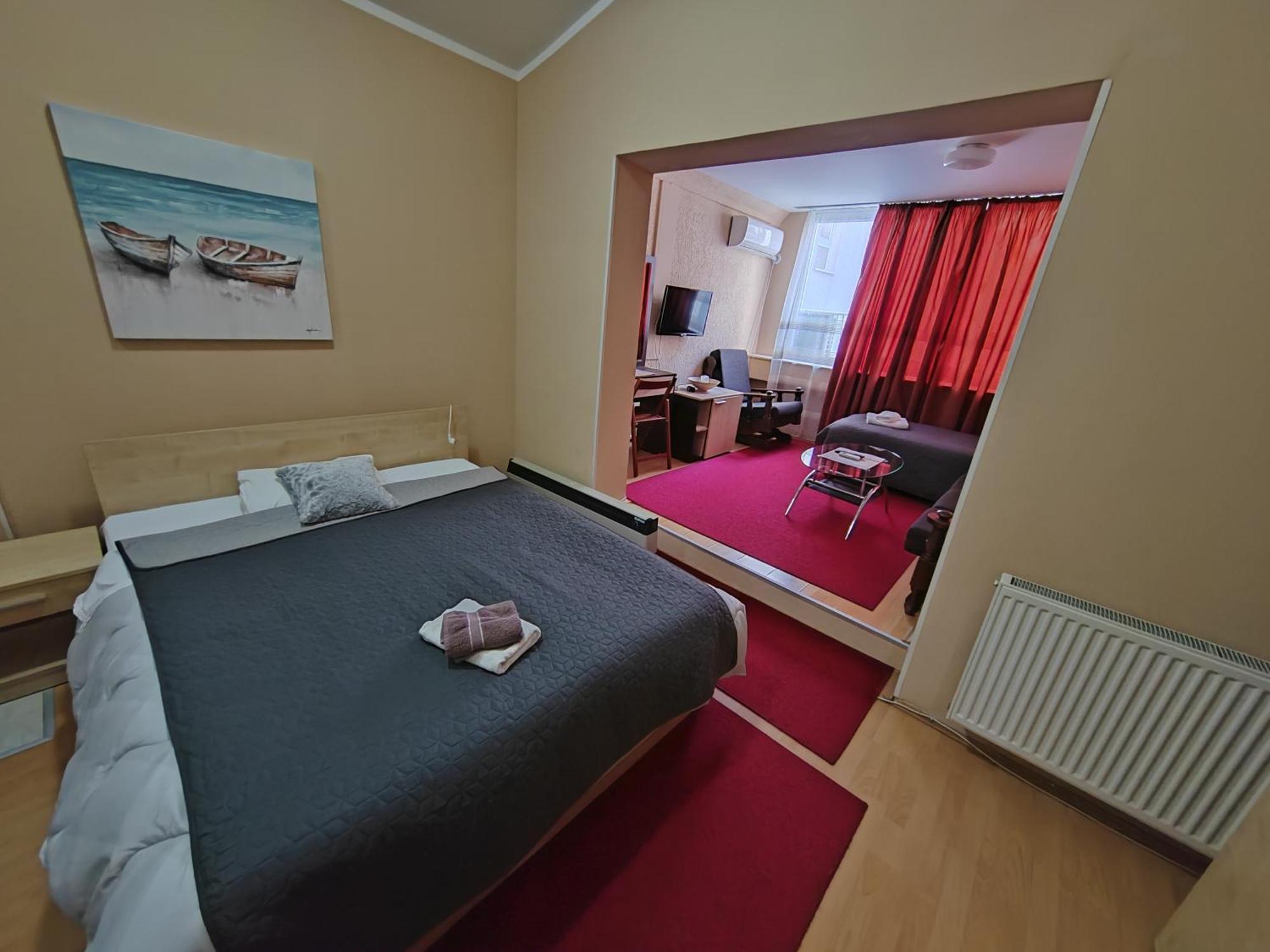 Ni Bed And Breakfast Majesty المظهر الخارجي الصورة