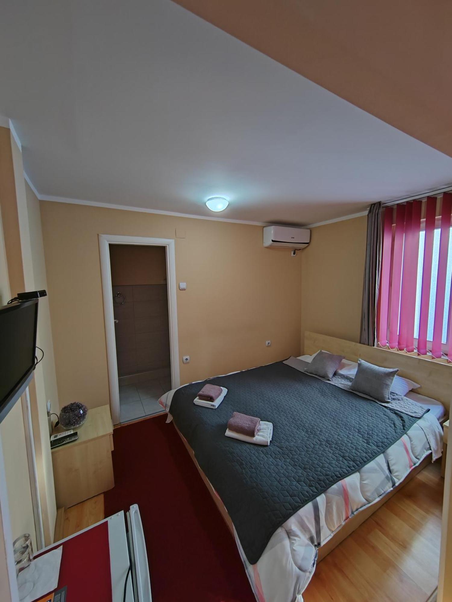 Ni Bed And Breakfast Majesty المظهر الخارجي الصورة