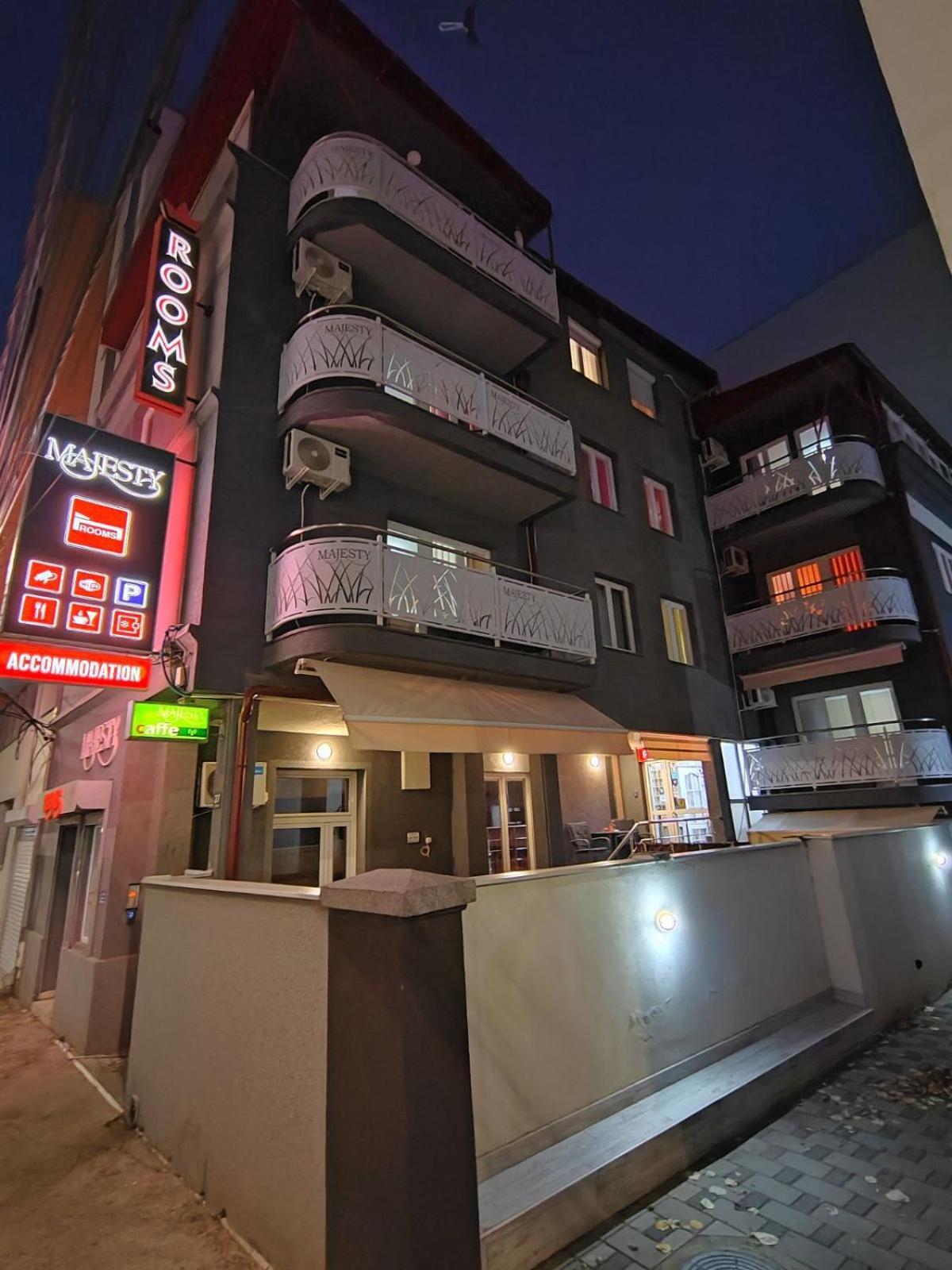 Ni Bed And Breakfast Majesty المظهر الخارجي الصورة