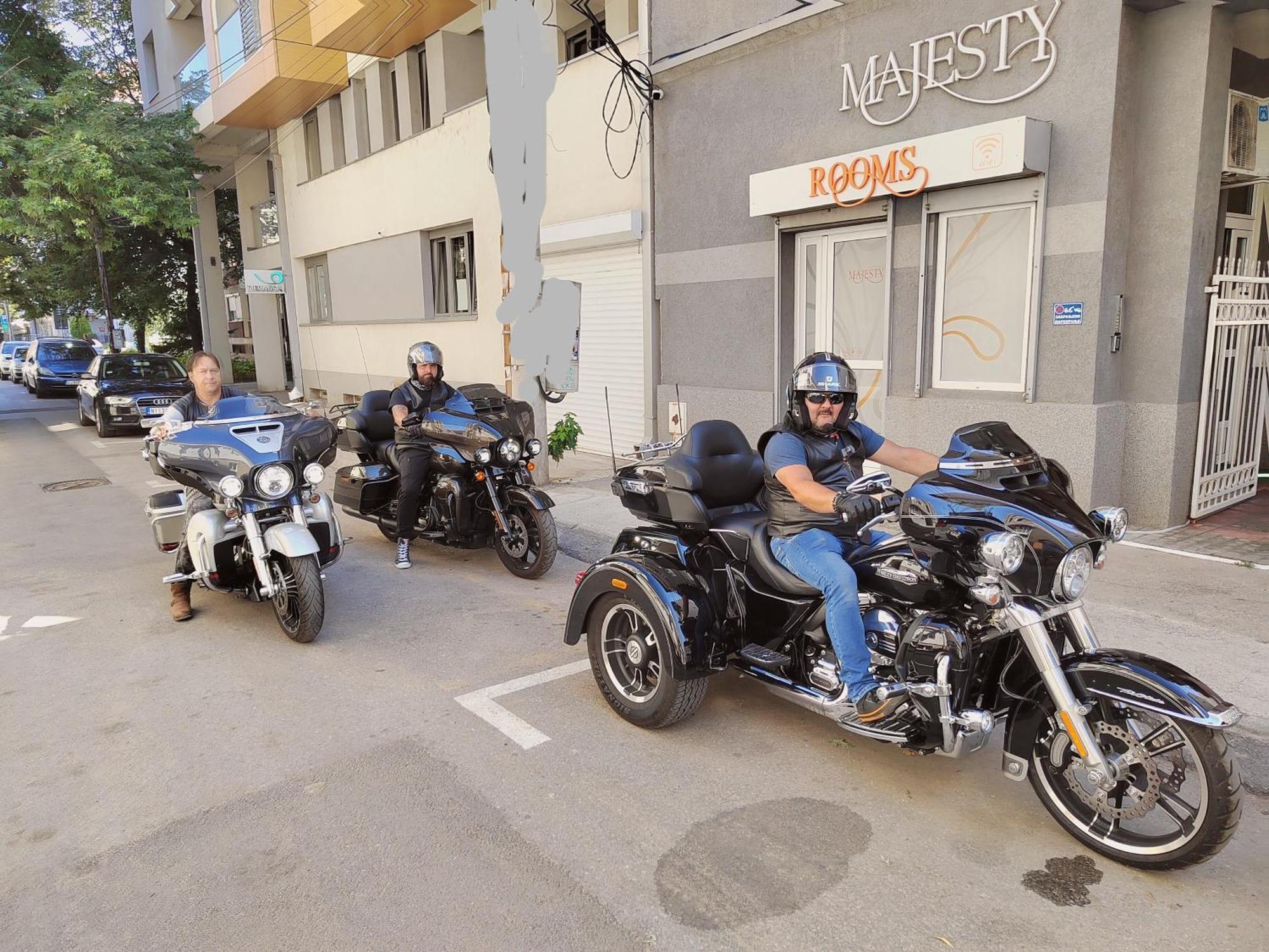 Ni Bed And Breakfast Majesty المظهر الخارجي الصورة