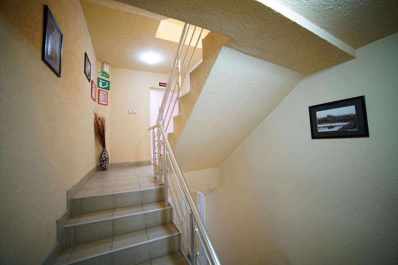 Ni Bed And Breakfast Majesty المظهر الخارجي الصورة