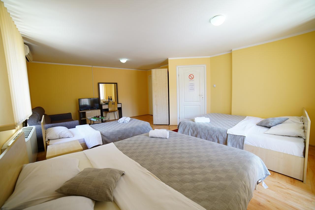 Ni Bed And Breakfast Majesty المظهر الخارجي الصورة