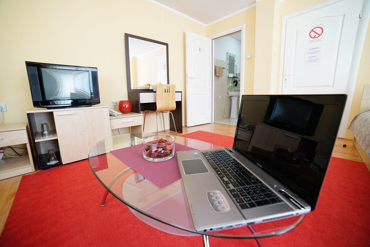 Ni Bed And Breakfast Majesty المظهر الخارجي الصورة