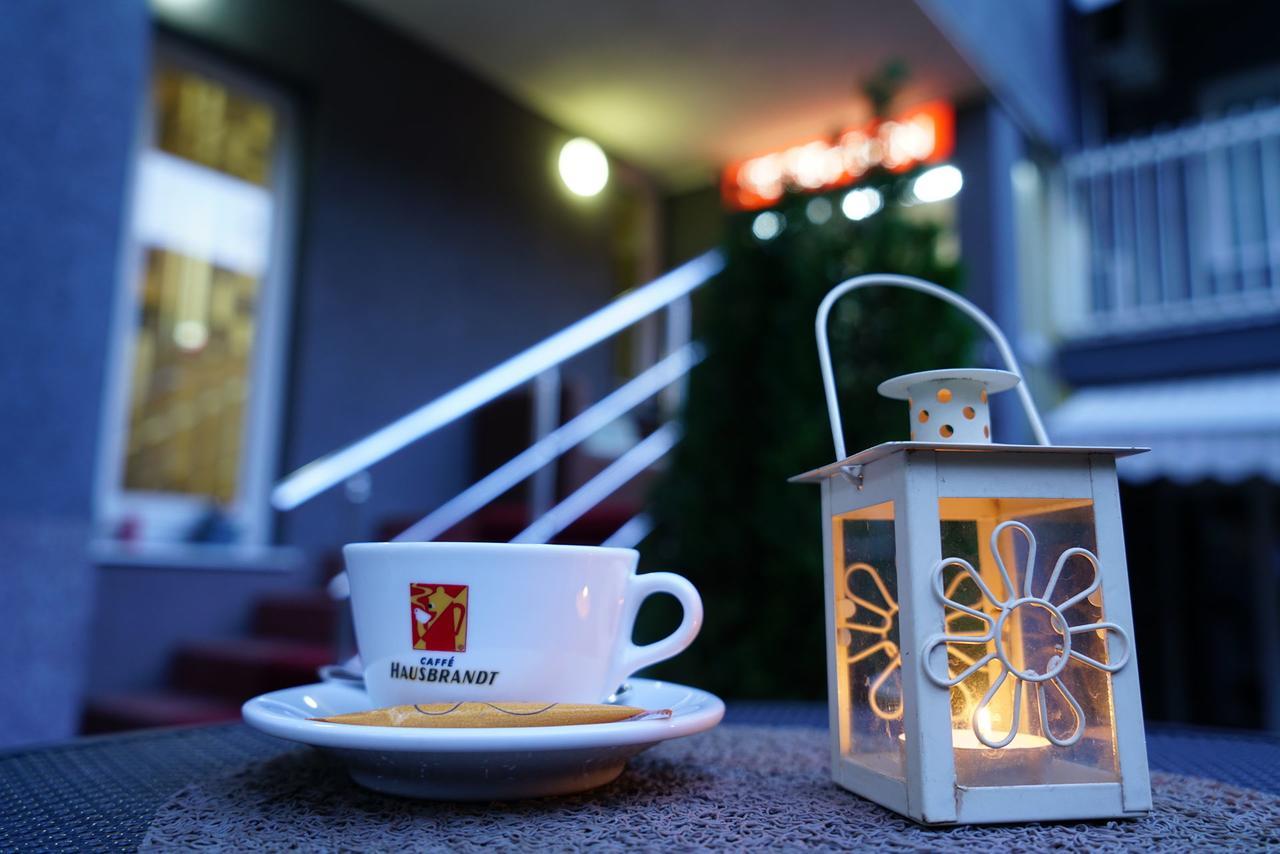 Ni Bed And Breakfast Majesty المظهر الخارجي الصورة