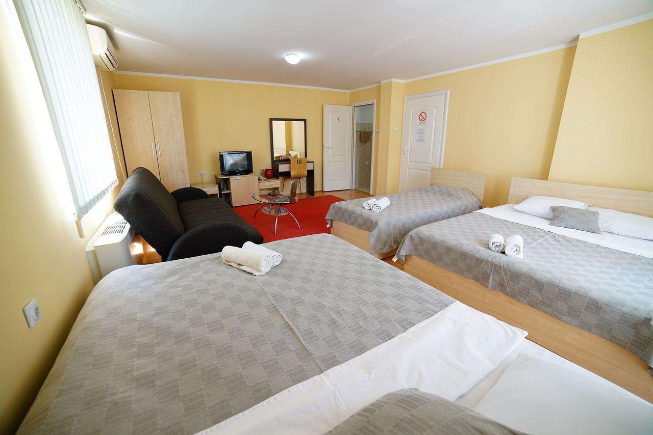 Ni Bed And Breakfast Majesty المظهر الخارجي الصورة